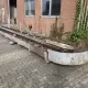 Het ronde deel van de opvoergoot kan er vanaf, zodat hij gewoon vast op het kopanker in de stal gemonteerd kan worden.