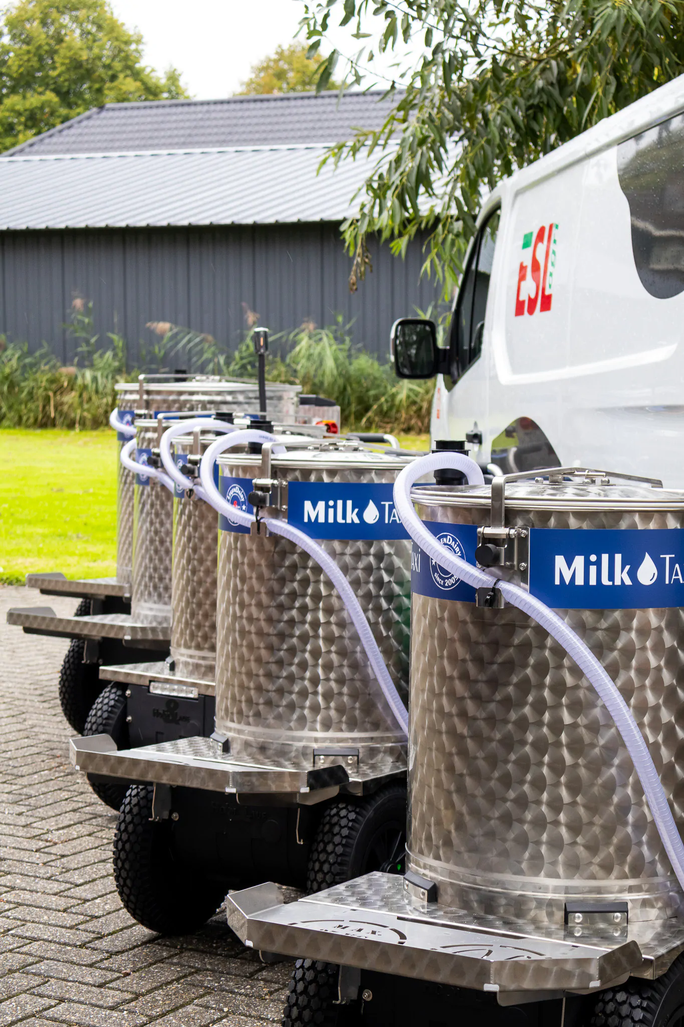5 Melktaxi's klaar voor aflevering